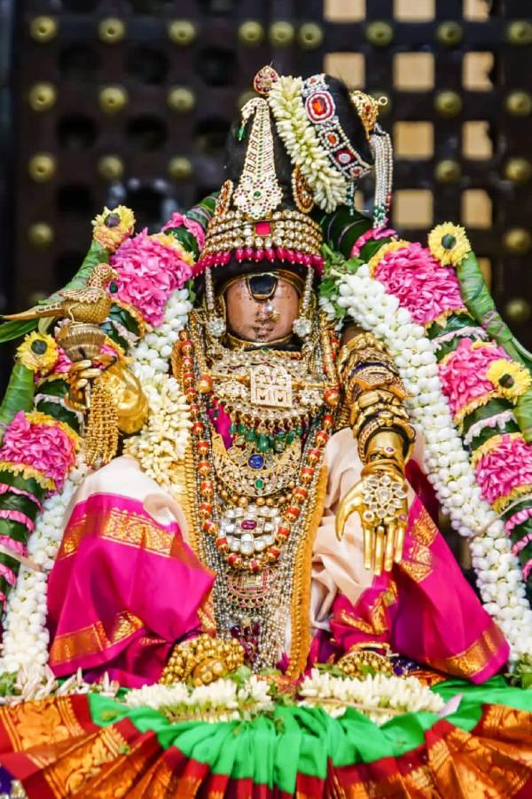 கமலவல்லி நாச்சியார் பாத தரிசனம்
