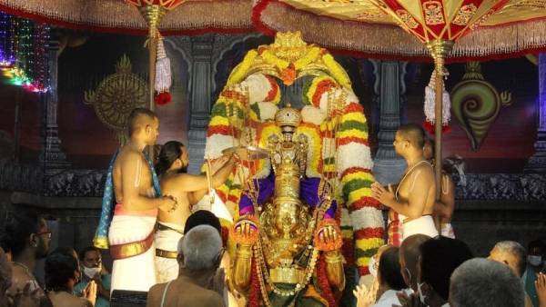 பக்தர்கள் அனுமதி