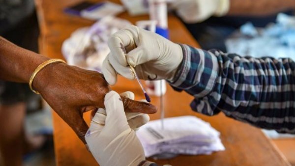 இன்று 3 லோக்சபா, 29 சட்டசபை இடைத் தேர்தல்கள்.. பாஜக- காங்கிரஸ் இடையே கடும் போட்டி 