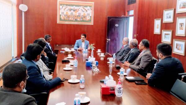 Abu Dhabi Tamil Sangam executives urged the Indian ambassador to cancel the Corona testing fee in airports Abu Dhabi Tamil Sangam executives urged the Indian ambassador to cancel the Corona testing fee in airports