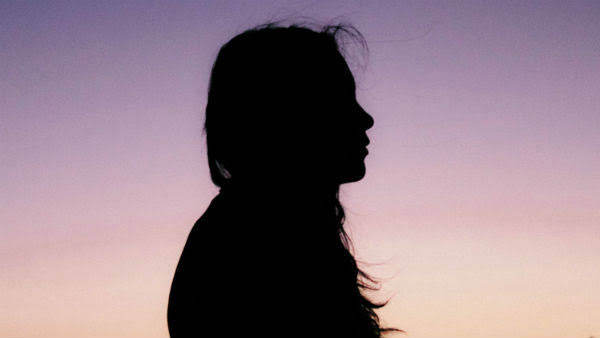 கரம் பிடிக்க மறுத்த காதலன்.. விஷம் குடித்த காதலி.. காவல் நிலையத்திலேயே மயங்கி விழுந்த பரிதாபம்! 