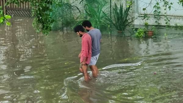 இன்று மதியம் 1 மணி வரை சென்னை உள்பட 5 மாவட்டங்களில் கனமழை பெய்யும்.. வானிலை மையம் 