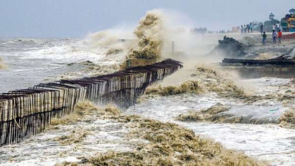  தமிழகத்தை நோக்கி நகரும் காற்றழுத்த தாழ்வு மண்டலம் - அதி தீவிர கனமழையை எதிர்கொள்ளத் தயாராகுங்கள்