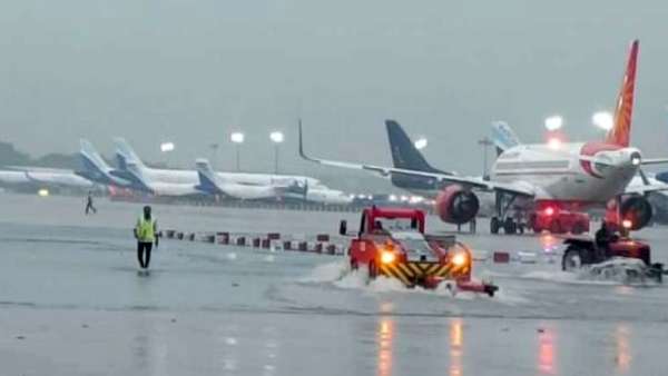 Heavy rain flights canceled at Chennai airport at 6.PM Heavy rain flights canceled at Chennai airport at 6.PM