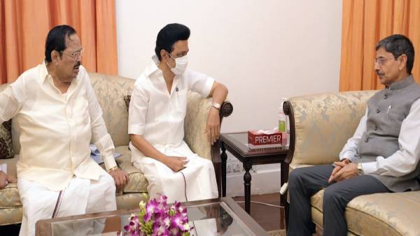 நீட் தேர்வு விலக்கு மசோதா: குடியரசு தலைவருக்கு சீக்கிரம் அனுப்புங்க- ஆளுநரிடம் ஸ்டாலின் வலியுறுத்தல்