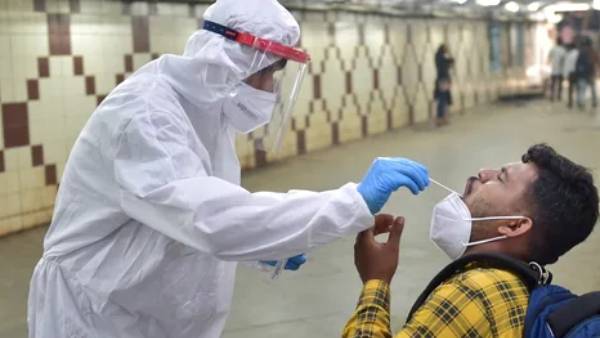 இந்தியாவில் கடந்த 24 மணி நேரத்தில் 10,488 பேருக்கு கொரோனா பாதிப்பு- 313 பேர் மரணம் 