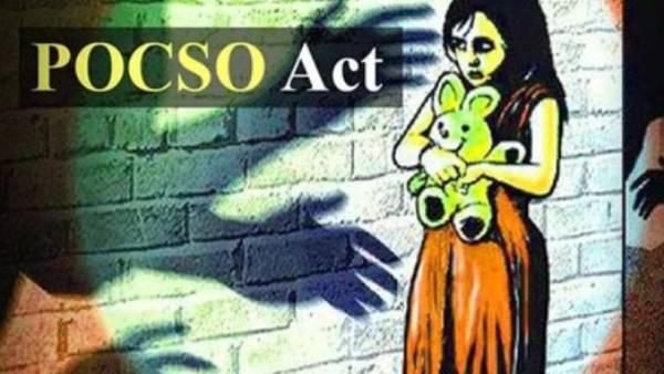 ஆடைக்கு மேல் தொட்டாலும் பாலியல் சீண்டல்தான்.. போக்சோ சட்டத்துக்குள் வரும்.. உச்ச நீதிமன்றம் உத்தரவு 