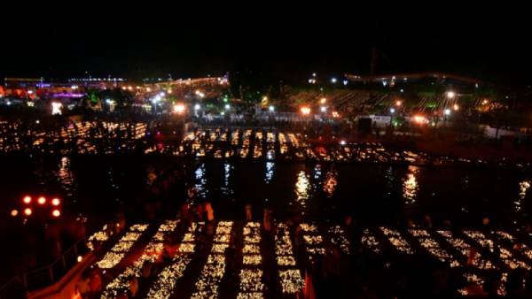 12 லட்சம் விளக்குகள்