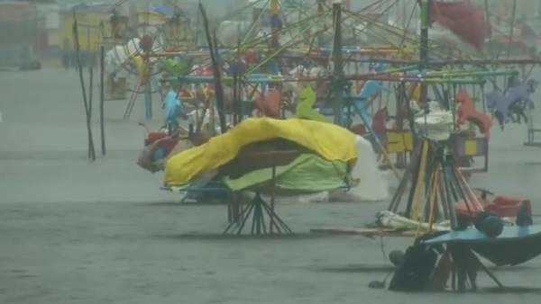 ஏரி போல் காட்சியளிக்கும் சென்னை மெரினா கடற்கரையின் மணற்பரப்பு .. வைரல் வீடியோ 