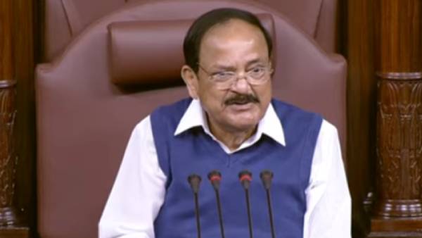  12 ராஜ்யசபா எம்.பிக்கள் சஸ்பெண்ட் உத்தரவு ரத்து இல்லை- வெங்கையா நாயுடு; எதிர்க்கட்சிகள் வெளிநடப்பு!