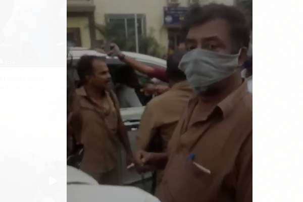 மக்கள் கூடியதால் ஓட்டம்