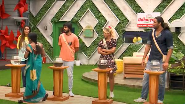 இப்படியெல்லாம் ஒருத்தன் கூட நட்பா பழகுவதற்கு சும்மா இருக்கலாம்.. பிரியங்காவை சீண்டும் தாமரை 