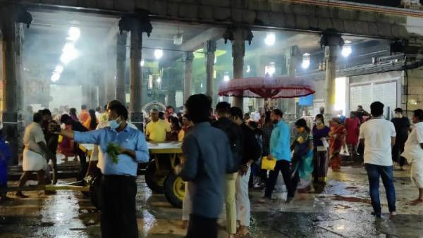 கார்த்திகை தீப திருவிழா - மயிலாப்பூர் கபாலி கோவில் மதுரை மீனாட்சியம்மன் கோவில்களில் லட்ச தீபம் கார்த்திகை தீப திருவிழா - மயிலாப்பூர் கபாலி கோவில் மதுரை மீனாட்சியம்மன் கோவில்களில் லட்ச தீபம்