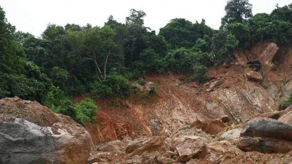 மியான்மர்: பச்சை மாணிக்கக் கல் வெட்டும் சுரங்கத்தில் நிலச்சரிவு.. 100 பேரின் நிலை என்ன? 