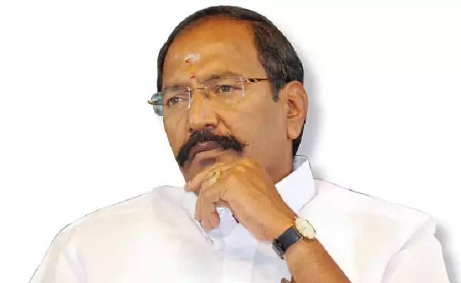 ஓபிஎஸ் கைகளை பிடித்த தங்கமணி