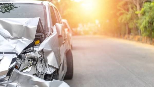 திருச்சி அருகே விபத்து.. லாரி மீது கார் மோதல்.. பத்திரிக்கையாளர் உள்பட 2 பேர் உயிரிழப்பு! 