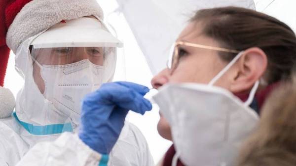 'டெல்டா,பீட்டா வகைகளை காட்டிலும்.. ஓமிக்ரான் மின்னல் வேகத்தில் பரவும் அபாயம்..' சிங்கப்பூர் வார்னிங்