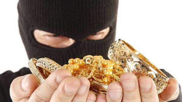 வேலூரில் பிரபல நகைக் கடையில் கைவரிசை... வைரம், தங்க நகைகள் அபேஸ் 