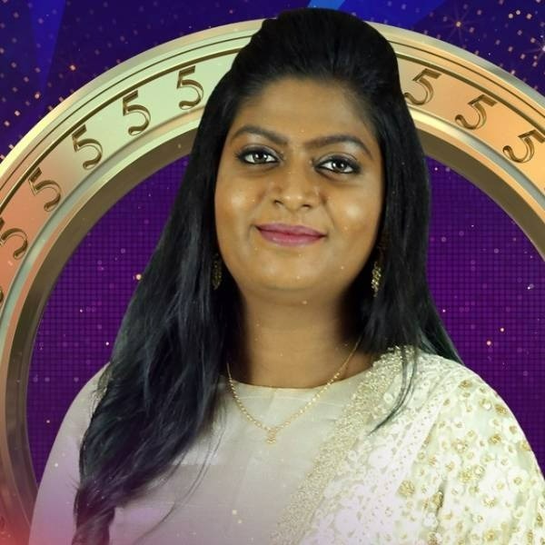 முதல் போட்டியாளராக அறிமுகம்