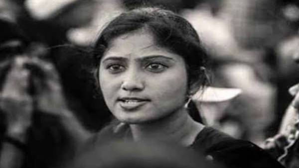  திருமணம் செய்வதாக நகை,பணம் பெற்று மோசடி: ஏமாற்றிய காதலன் மீது ’பிக்பாஸ்’ புகழ் ஜூலி போலீஸில் புகார்