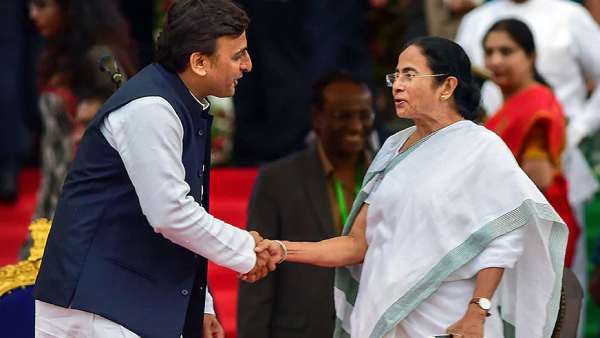 உபி தேர்தல்... பாஜகவை வீழ்த்த மாஸ்டர் பிளான்.. மம்தாவுடன் கை கோர்க்கும் அகிலேஷ் யாதவ்??