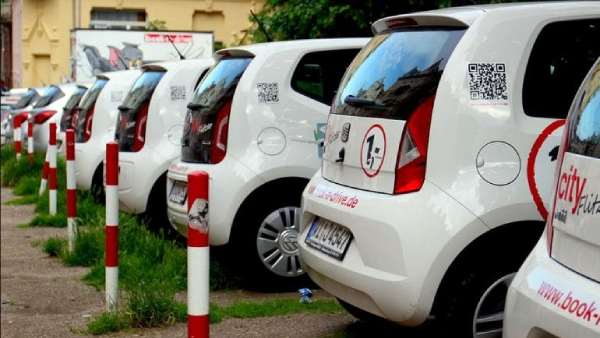 வாடகைக்கு எடுத்த கார்களை அடகு வைத்து உல்லாச வாழ்க்கை.. பலே கில்லாடிகள் கைது..! 