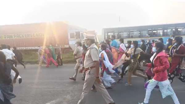 ஸ்தம்பித்த போக்குவரத்து