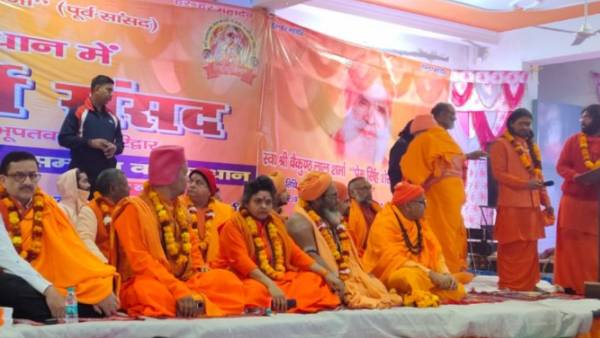 இஸ்லாமியர்களை அழிக்க வேண்டும்.. ஹரித்வாரில் இந்து சாமியார்கள் எடுத்த உறுதிமொழி.. போலீஸ் எப்ஐஆர்! 