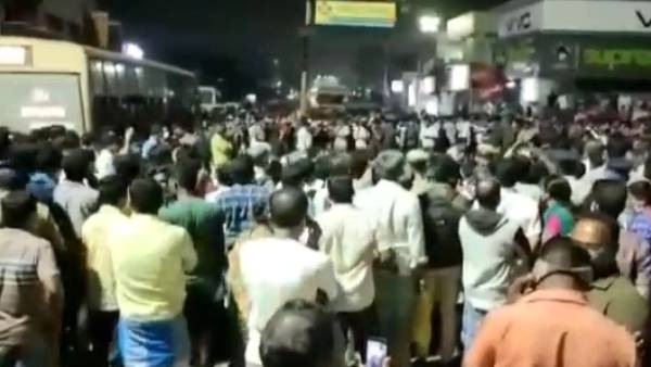 4 வயது சிறுமிக்கு பள்ளியில் நேர்ந்த கொடுமை.. கொந்தளிக்கும் திருப்பூர்.. வீதிக்கு வந்த பொதுமக்கள்!