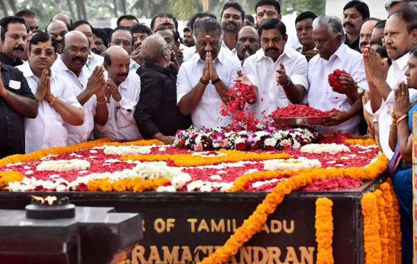 அதிமுகவினர் அஞ்சலி