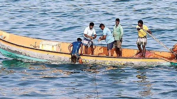 தமிழக மீனவர்கள் விரட்டியடிப்பு