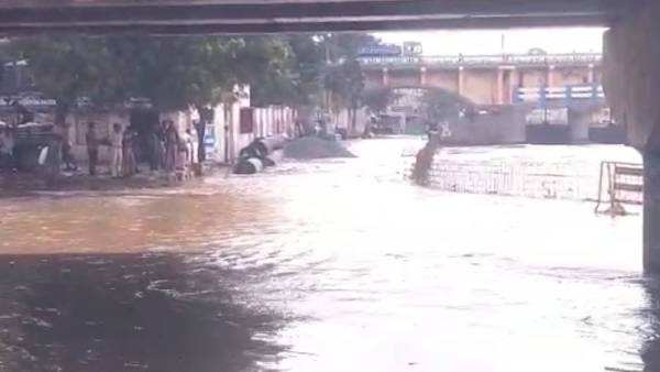 The District Collector has warned to the public to be alert as the Madurai Vaigai River is flooded. The District Collector has warned to the public to be alert as the Madurai Vaigai River is flooded.