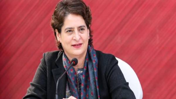 30 ஆண்டுகளுக்குப் பிறகு பெருமைப்பட போகிறீர்கள் - உபி. தேர்தலை முன்னிட்டு பிரியங்கா காந்தி ட்வீட்! 