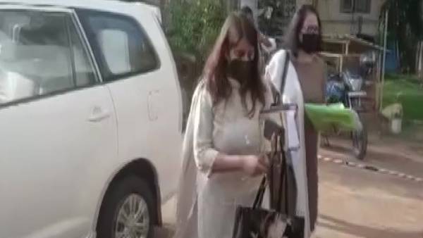 அவங்களை போல நல்லா படிக்கணும்னு சிஸ்டர்ஸ் சொல்லுவாங்க.. மதமாற்றம் பொய்.. தஞ்சை பள்ளி மாணவிகள் பேட்டி!