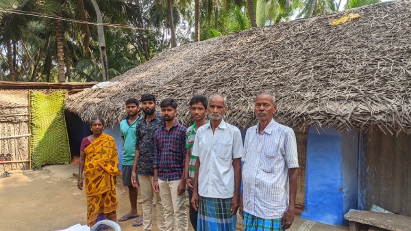 Exclusive: குடிநீர், மின்சாரம் கூட கிடையாது.. 20 வருடங்களாக‌ ஏங்கும் கிருஷ்ணகிரி பட்டியலின‌ மக்கள்!