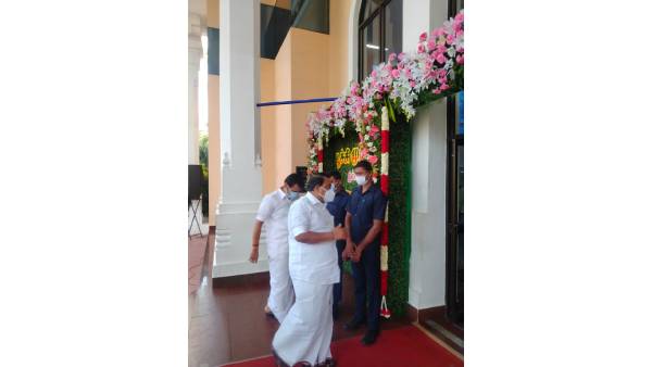 நம்பர்-1 முதலமைச்சர்