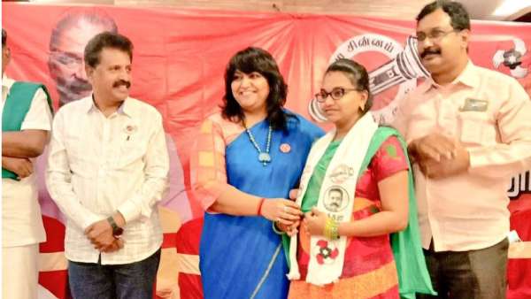 வீடு வீடாக தனக்கு ஓட்டுக் கேட்கும் கர்ப்பிணி பெண்! கோவையில் களைகட்டிய தேர்தல் திருவிழா! 