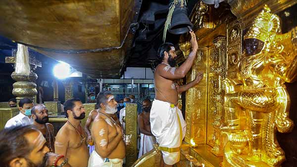 பொன்னம்பல மேட்டில் மகரஜோதி