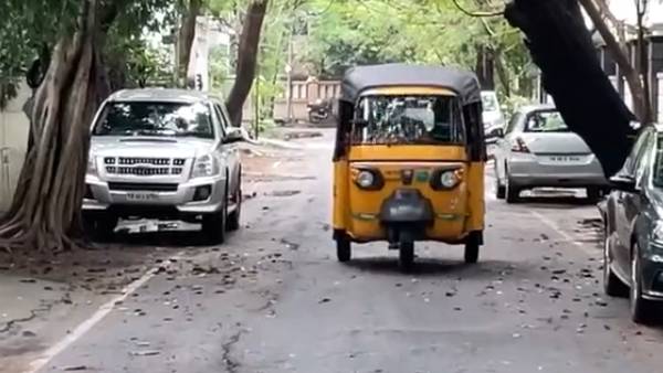 ஓஎம்ஆரில் ஓட்டி வருகிறார்
