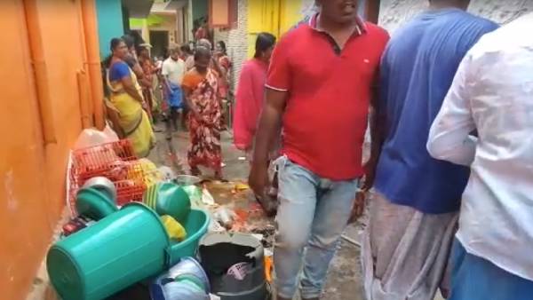 வீட்டை அடித்து நொறுக்கினார்கள்
