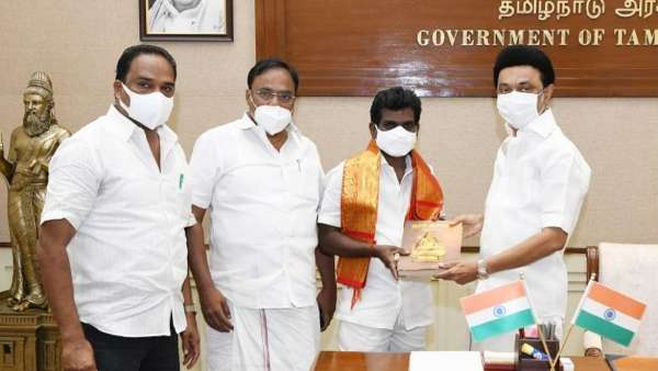 நேரில் அழைத்து பாராட்டு