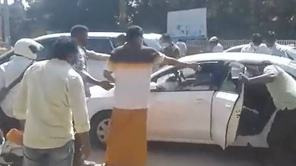 வங்கிக் கணக்குகள் முடக்கம்