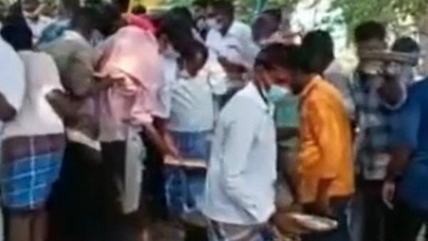 குவியும் தொண்டர்கள்