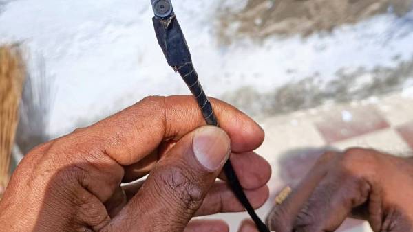 கருப்பு நிற வயர்