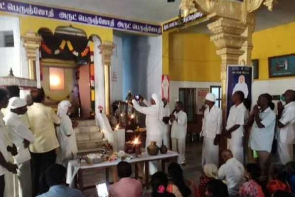 ஜோதியாக காட்சி தரும் இறைவன்