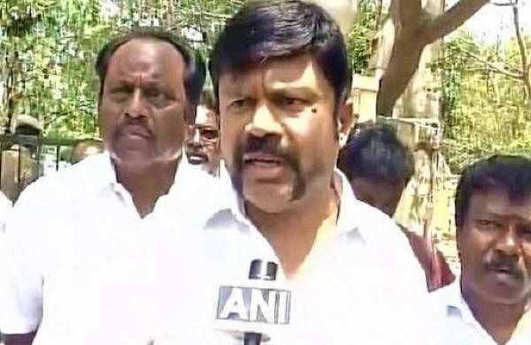 பொதுமக்கள், கட்சிக்காரர்கள் மனுவுக்கு எம்ஜிஆர் கொடுத்த மரியாதை