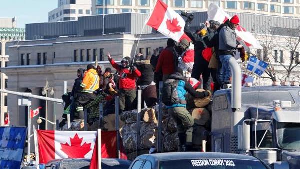  கனடா அரசை திணறடிக்கும் டிரக் ஓட்டுநர்கள்.. குறிவைக்கப்படும் ஜஸ்டின் ட்ரூடோ? இனி அவ்வளவு தானா