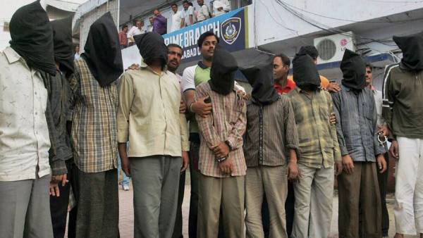 ஆபத்தான ஆட்கொல்லிகள்! அகமதாபாத் குண்டுவெடிப்பு வழக்கில் 39 பேருக்கு தூக்கு -தீர்ப்பில் சொன்னது என்ன