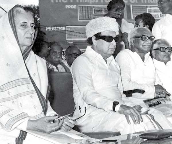 காங்கிரஸை பகடைக்காயாக பயன்படுத்திய ஜெயலலிதா