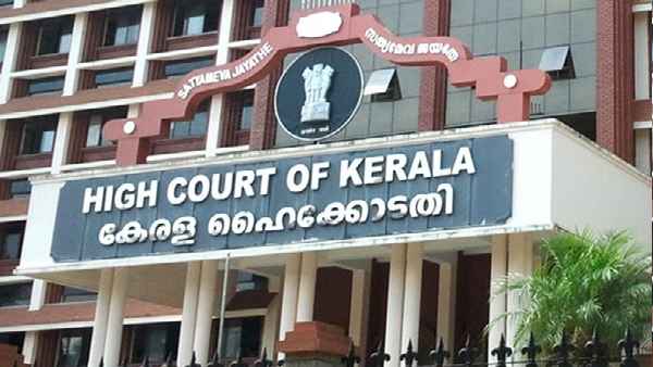 பிராமணர்கள் கால்களை கழுவிய பக்தர்.. வெடித்த சர்ச்சை.. கேரளா உயர்நீதிமன்றம் தாமாக முன்வந்து விசாரணை!
